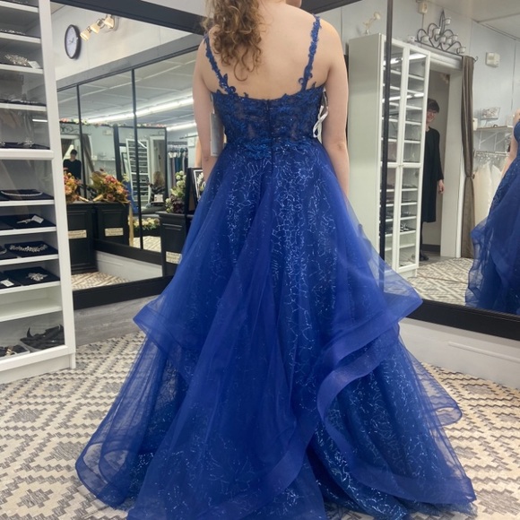 Grad dress 2024 size 10 - Picture 2 of 6